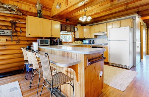 Buffalo Prairie Cabin | Cozy Dog-Friendly Cabin with Fireplace & Great Amenities