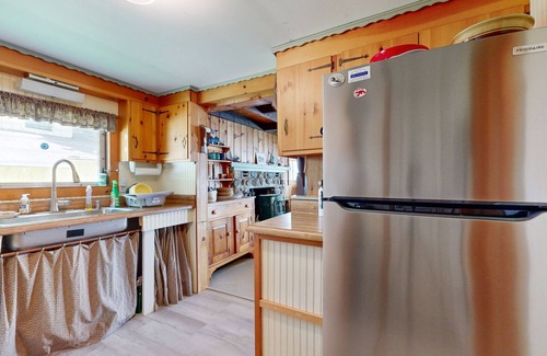 Palermo House | Rustic Waterfront Retreat: Dog-Friendly with Dock & Kayaks