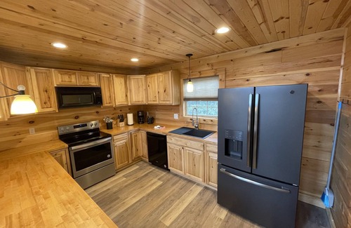 Jonesborough Cabin | Pet-Friendly Cabin Retreat in Historic Jonesborough, TN