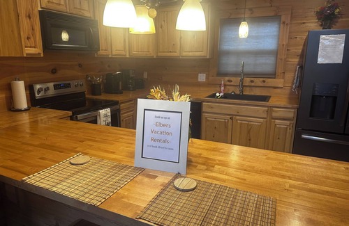 Jonesborough Cabin | Pet-Friendly Cabin Retreat in Historic Jonesborough, TN