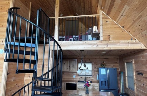Jonesborough Cabin | Pet-Friendly Cabin Retreat in Historic Jonesborough, TN
