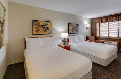 Quincy Hotel | Rustic River Retreat with Pools & Pet-Friendly Amenities