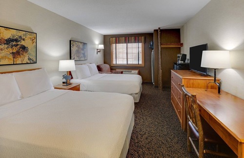 Quincy Hotel | Rustic River Retreat with Pools & Pet-Friendly Amenities