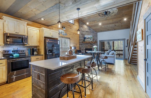Blue Ridge Cabin | Elegant Riverside Retreat with Pool and Spa Amenities