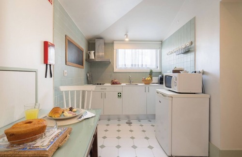 Lordelo do Ouro e Massarelos Apartment | Rustic Apartment Retreat with Terrace & Pet-Friendly Amenities