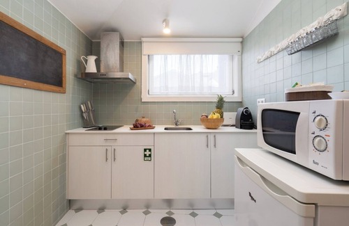 Lordelo do Ouro e Massarelos Apartment | Rustic Apartment Retreat with Terrace & Pet-Friendly Amenities