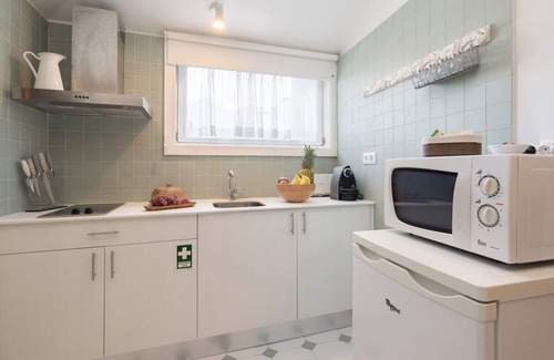 Lordelo do Ouro e Massarelos Apartment | Rustic Apartment Retreat with Terrace & Pet-Friendly Amenities