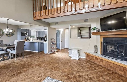 Umatilla House | Enchanting Lake Retreat with Jacuzzi and Scenic Views