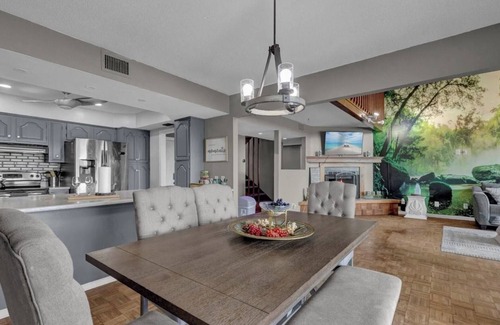 Umatilla House | Enchanting Lake Retreat with Jacuzzi and Scenic Views