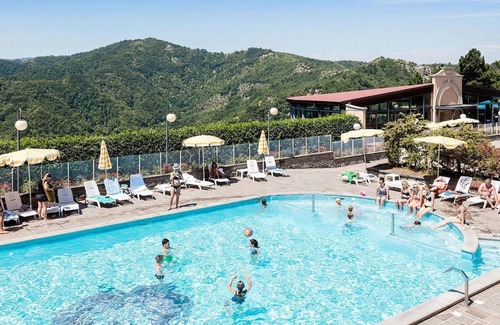 Palazzuolo sul Senio Apartment | Pet-Friendly Apartment in Palazzuolo sul Senio with Pool