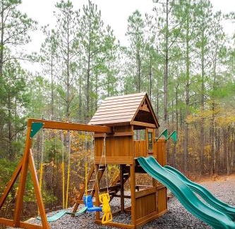 Broken Bow House | Rustic Escape Hot Tub & BBQ