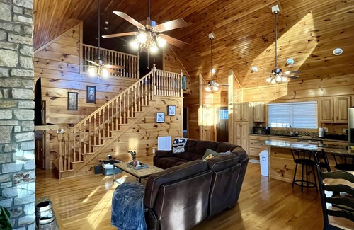 Fair Play Cabin | Escape to Lake Hartwell: Pet-Friendly Retreat Awaits!