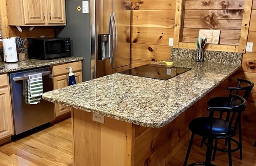 Fair Play Cabin | Escape to Lake Hartwell: Pet-Friendly Retreat Awaits!