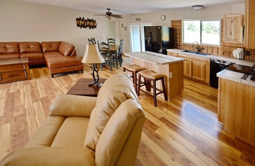 Estes Park House | Rustic Estes Park Home with Private Hot Tub & Pool Access