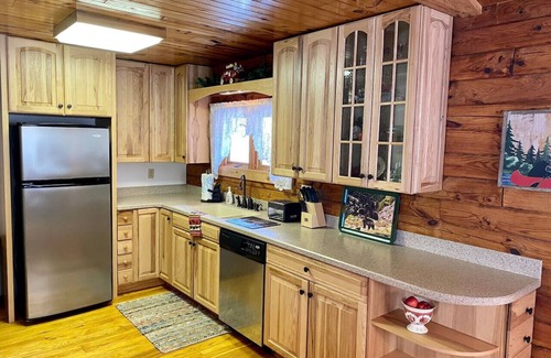 Farmington Cabin | Relax at Lazy Bear Lodge: Private Retreat with Hot Tub
