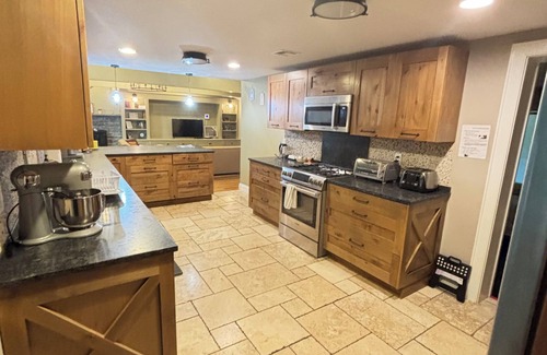 Ulster Park House | Inviting Family Retreat with Pet-Friendly Amenities
