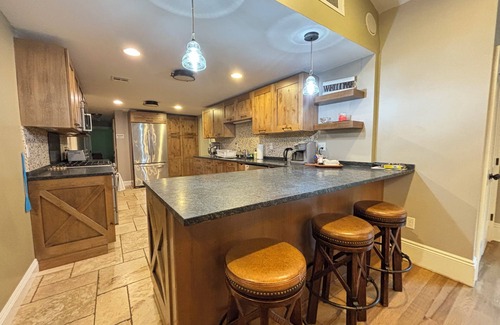 Ulster Park House | Inviting Family Retreat with Pet-Friendly Amenities