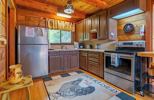 Fancy Gap Cabin | Cozy Fancy Gap Retreat with Pool and Fire Pit Experience