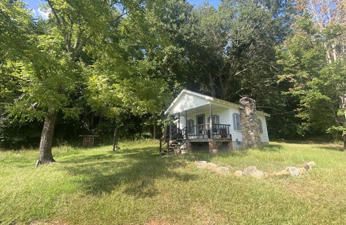 Travelers Rest Cabin | Charming Farmhouse Retreat with Ocean View in South Carolina