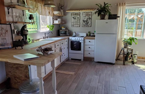 Ramona House | Inviting Farm Stay with Breakfast & Outdoor Adventures
