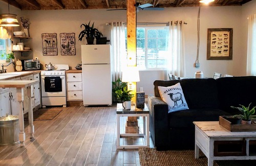 Ramona House | Inviting Farm Stay with Breakfast & Outdoor Adventures