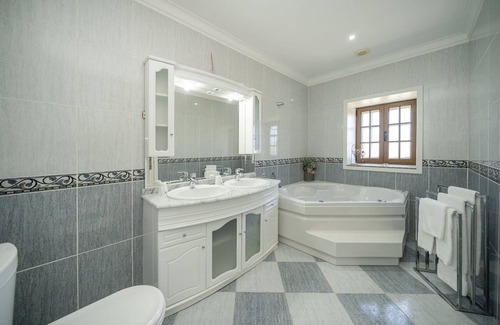 Povoa de Lanhoso Other | Relaxing 2 Bedroom Apartment with Pool and Playground