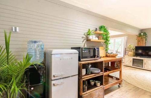 Rogers Apartment | Cozy Farmette Studio with Hot Tub, Pool & Ocean Views