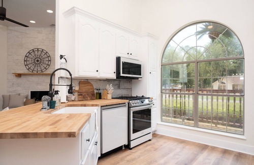 Mid America House | Rustic Farmhouse Retreat with Hot Tub and Cozy Fire Pit