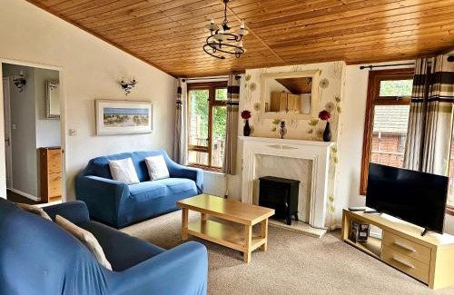 Liverton Villa | Beautiful Rustic Fawn Lodge - Devon Holiday Retreat