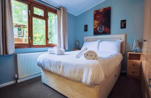 Liverton Villa | Beautiful Rustic Fawn Lodge - Devon Holiday Retreat