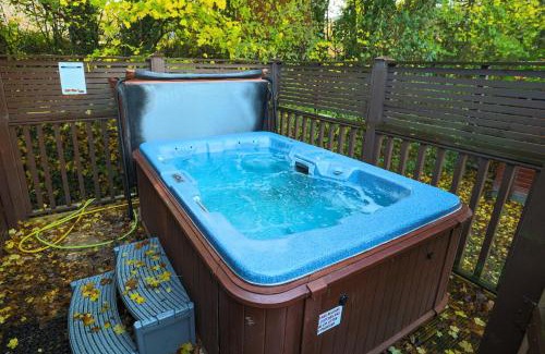 Liverton Villa | Beautiful Rustic Fawn Lodge - Devon Holiday Retreat