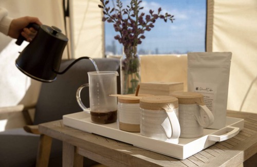 Manhattan Cabin | Rustic Glamping w/Michelin Restaurant & NYC Views