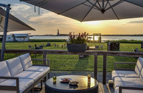 Manhattan Cabin | Rustic Glamping w/Michelin Restaurant & NYC Views