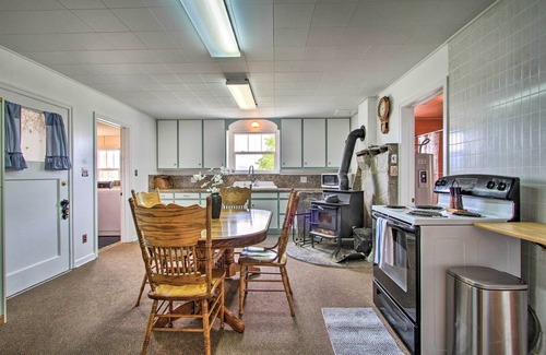 Grantsdale Cottage | Rustic Hamilton Farmhouse: Breathtaking Mountain Views & Spa