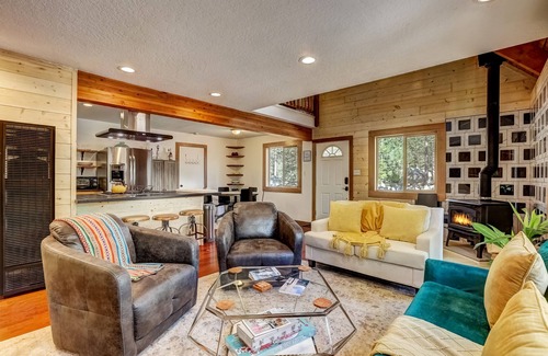 Christmas Valley House | Rustic Haven - Hot tub & Pet friendly