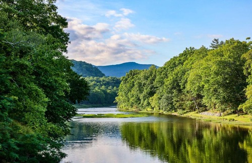 Seebert House | Rustic Retreat with Fire Pit, Family-Friendly & River Access