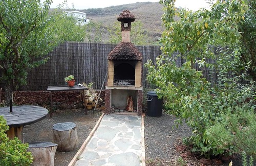 Vega de San Mateo Cottage | Inviting La Asomada Cottage with Breathtaking Views & Pool