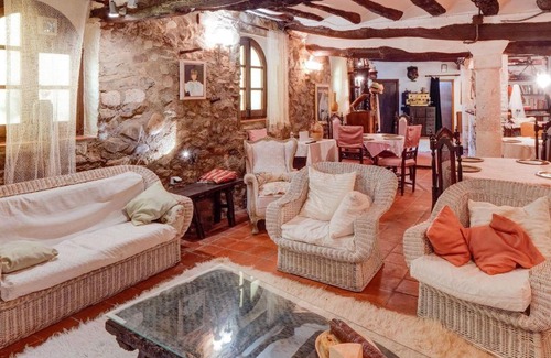 Tolva House | Cozy Holiday Home in Tolva, Steps from Mont Rebei Lake