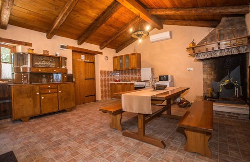 Nova Vas House | Tranquil Holiday House Legovic with Pool and Spa Amenities