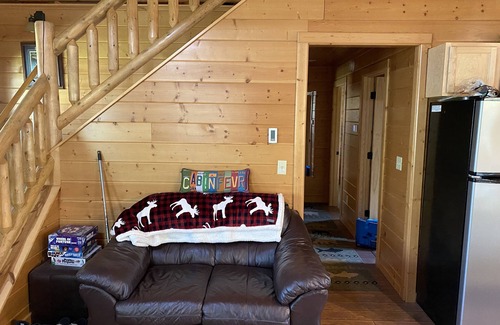 Cumberland House | Idyllic Lakeview Retreat: Pet-Friendly & Family Ready
