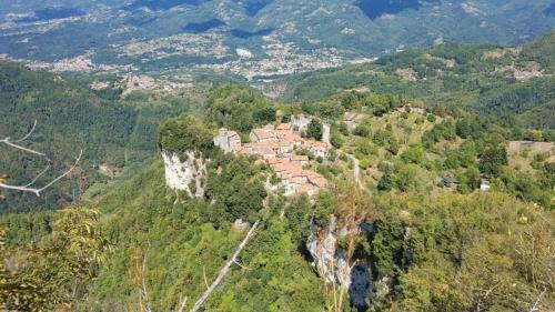 Motrone House | Discover Tuscany Village: Pet-Friendly & Family-Oriented Stay