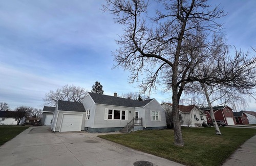 Riverdale House | Discover a Pet-Friendly Retreat Near Lake Sakakawea