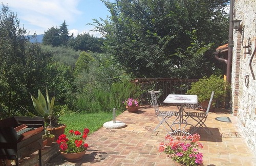 San Quirico di Moriano House | Serene Rustic Retreat for Couples with Ocean View & Pool