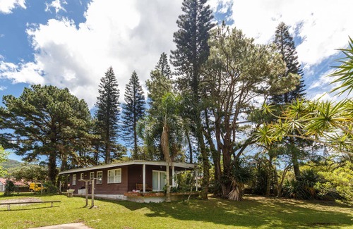 Armacao House | Cozy Riverfront Retreat at Armação Beach with Ocean Views