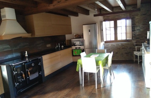 Manon Cottage | Charming Rustic House in Mañón with Spa & Family Amenities