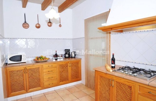 Santanyi Cottage | Tranquil House in Mallorca with Oceanfront Pool & Spa