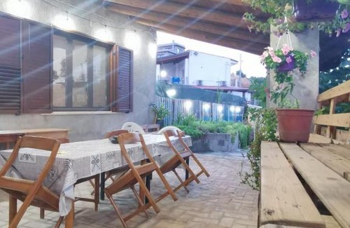 Grotteria House | Pet-Friendly Rustic House with Outstanding 9/10 Guest Reviews