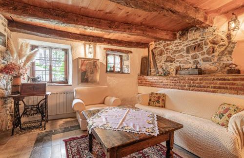 Kras Apartment | Cozy Rustic House Luin - Ideal for Families and Pets