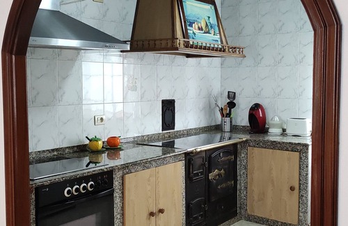 Muros Cottage | Cozy Sea-Side Retreat with Family-Friendly Amenities