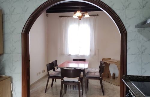 Muros Cottage | Cozy Sea-Side Retreat with Family-Friendly Amenities